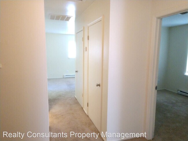 Building Photo - 3 br, 1.5 bath House - 2865 Laguna Ave.