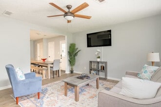 Building Photo - 5617 Ventura Dr