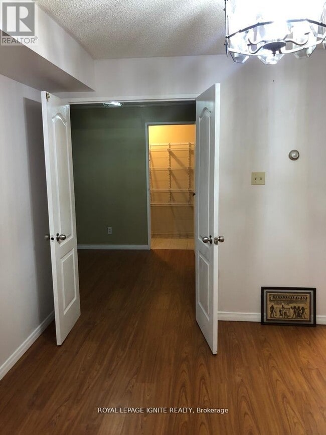 Building Photo - 3695 Kaneff Crescent