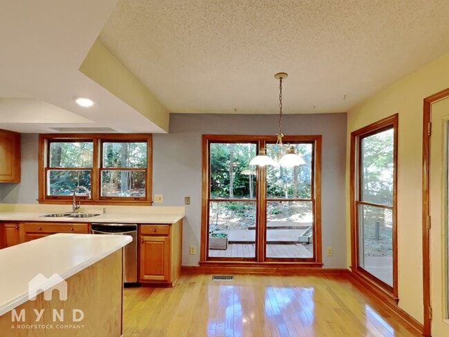 Building Photo - 3747 Running Fox Dr