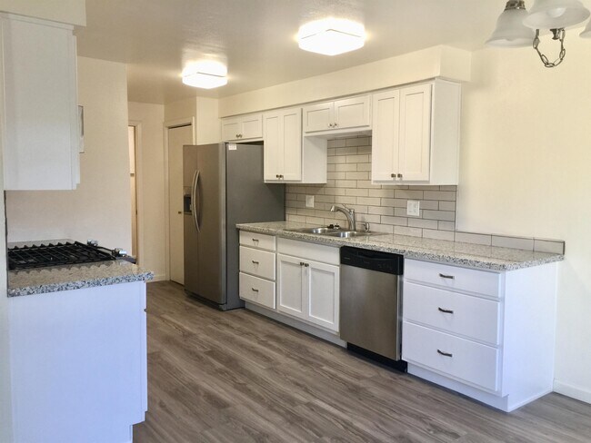 Building Photo - 32 Condor Cir