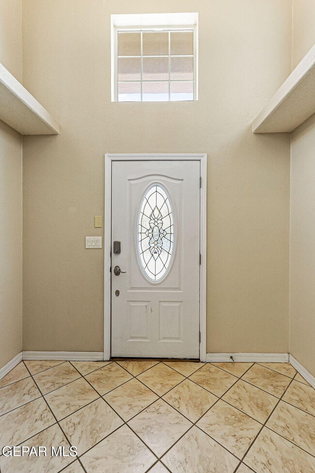 Building Photo - 951 Via Descanso Dr