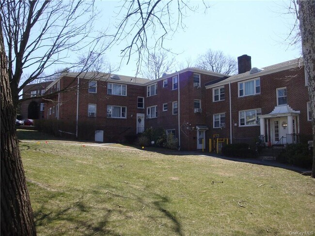 Building Photo - 2 Soundview Ave