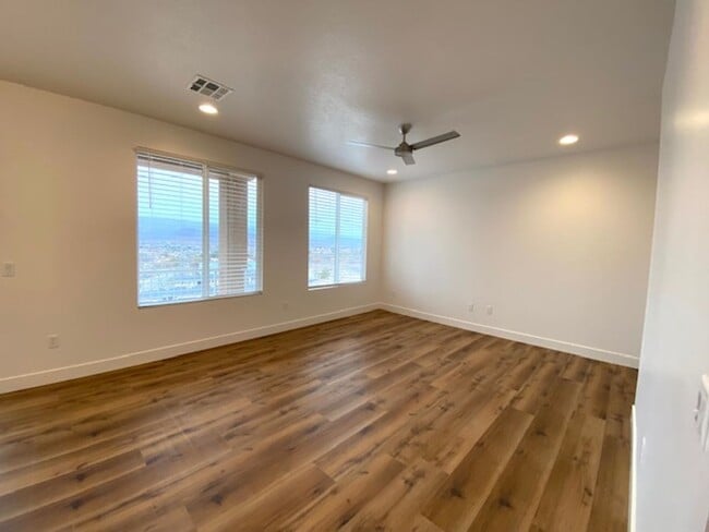 Building Photo - 438 N Stone Mountain Dr
