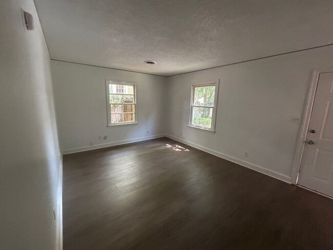 Foto del edificio - 823 S Kilbourne Rd