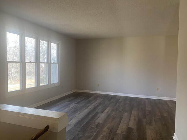 Building Photo - 5320 Carillon Dr