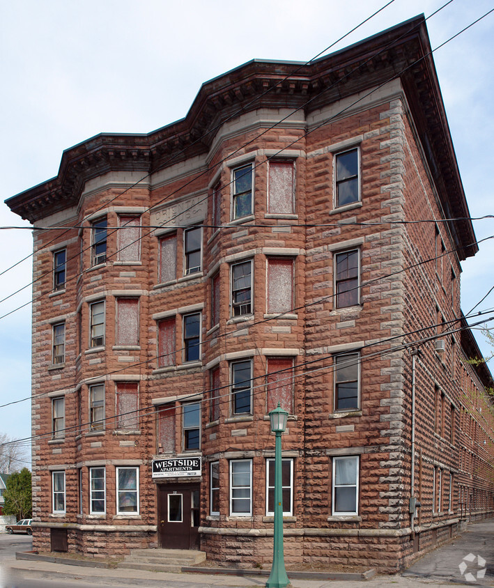 Building Photo - West Main Estates