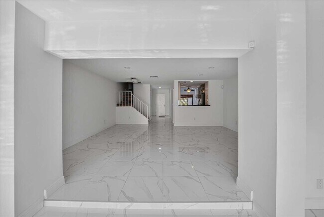 Foto del edificio - 21682 Cypress Rd