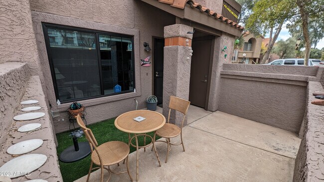 Foto del edificio - 925 N College Ave