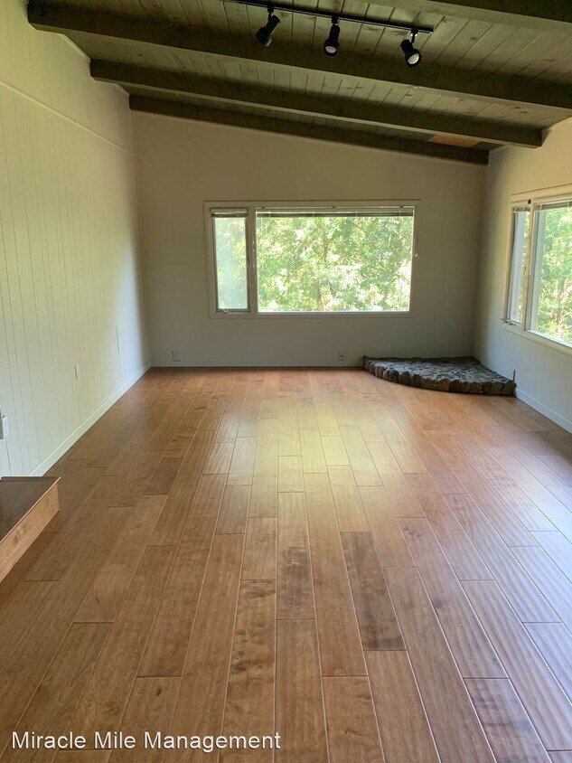 Primary Photo - 1030 Meadowsweet Dr