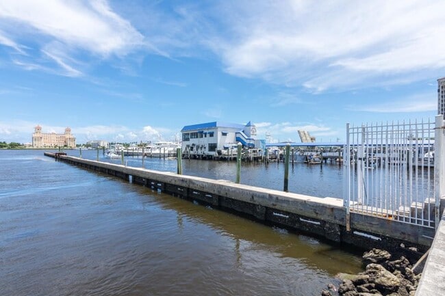 Building Photo - 917 N Flagler Dr