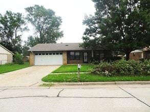 Building Photo - 616 Ramblin Oaks Dr