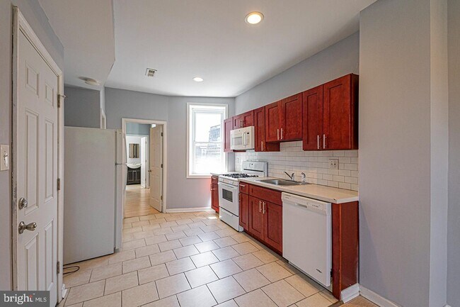 Building Photo - 5102 Larchwood Ave