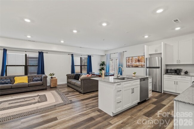 Building Photo - 2813 Ava Ave