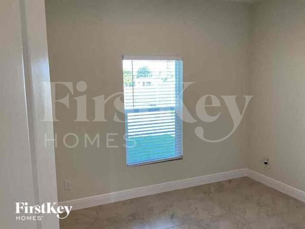 Foto del edificio - 1620 NE 7th Pl