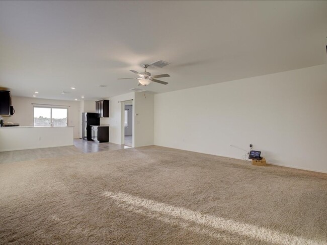 Building Photo - Cantera Community 3 Bedroom 2 Bath!!!
