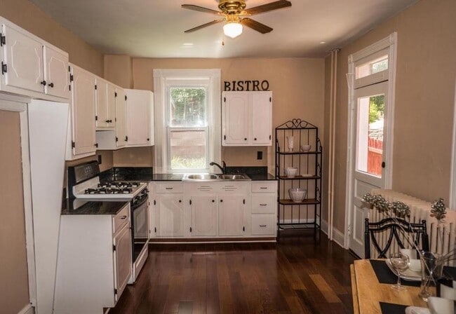 Building Photo - 512 E Fulton St