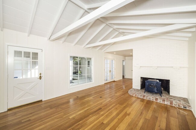 Foto del edificio - Remodeled 2 Bed, 2 Bath Home in Midtown Pa...