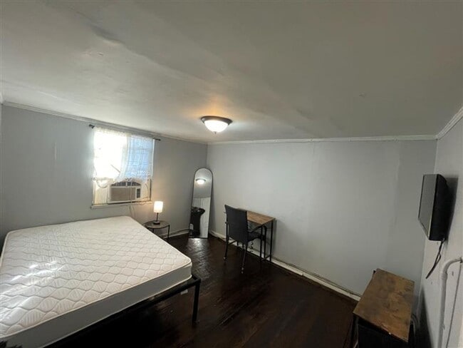 Building Photo - 1 Room Available – Flexible Monthly Commitment | Weekly Rent Payments (Rent shown is the weekly r...