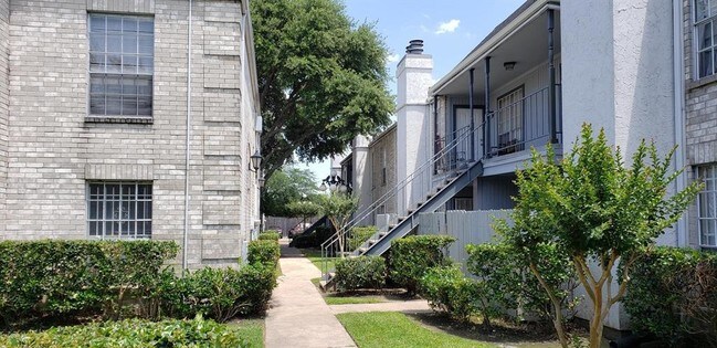 Building Photo - 6606 De Moss Dr