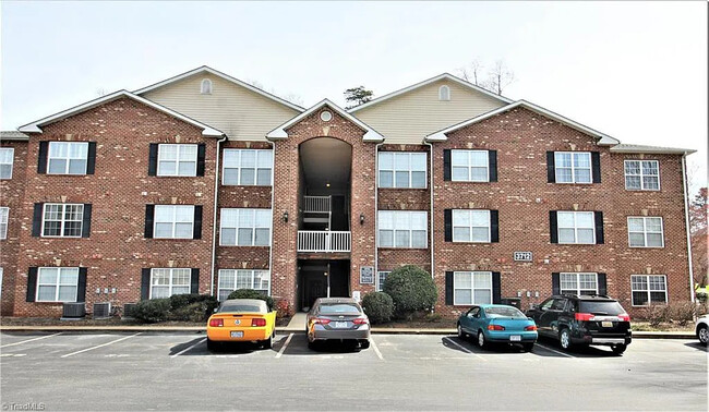Building Photo - 3712 Cotswold Ave