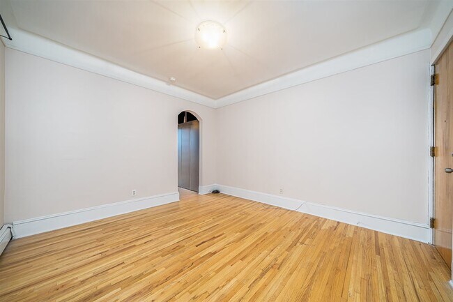 Building Photo - 253 10th St