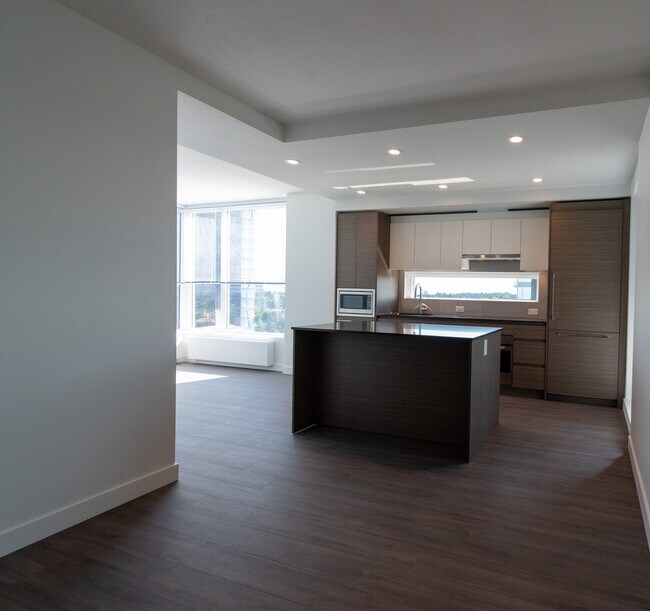 Photo du bâtiment - Mountain view 2x2 at King George Hub Surrey