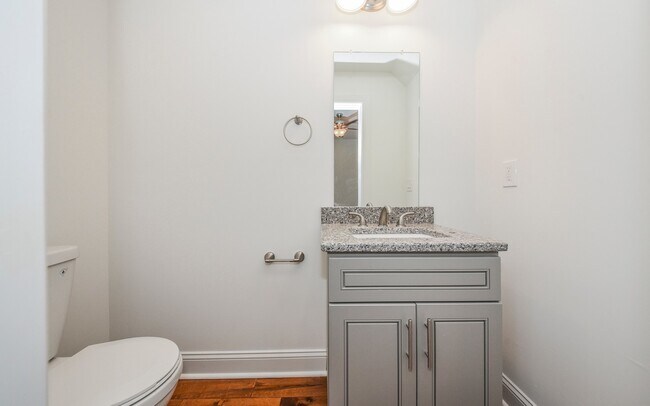 Foto del edificio - 2132 E Sergeant St