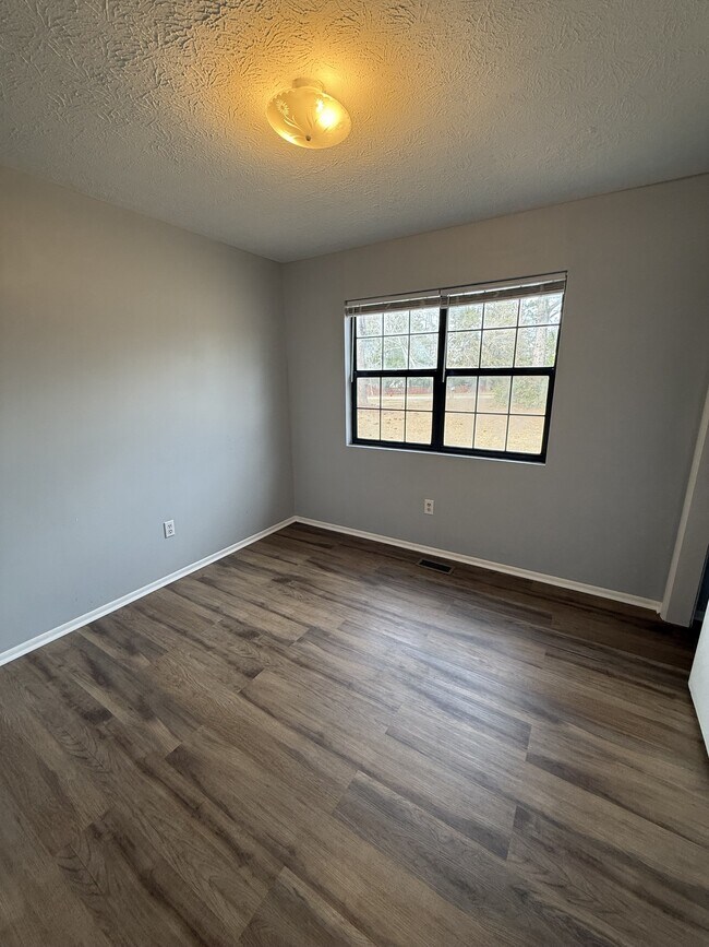 Foto del edificio - 315 Pine Cir