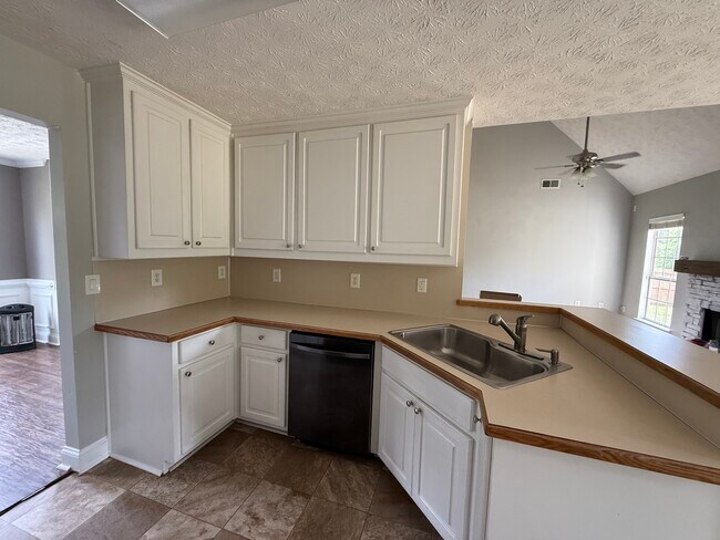 Building Photo - 945 Lochwolde Ln