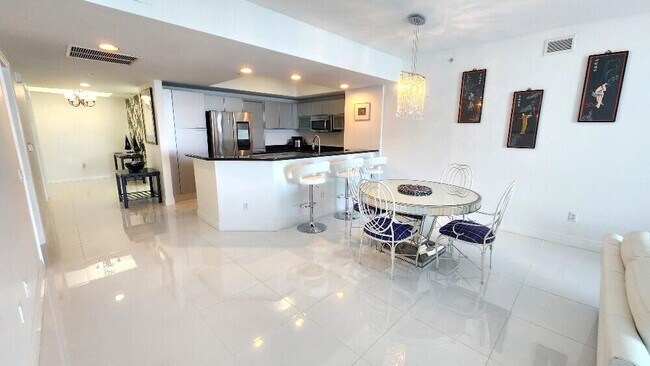 Foto del edificio - 2640 Lake Shore Dr