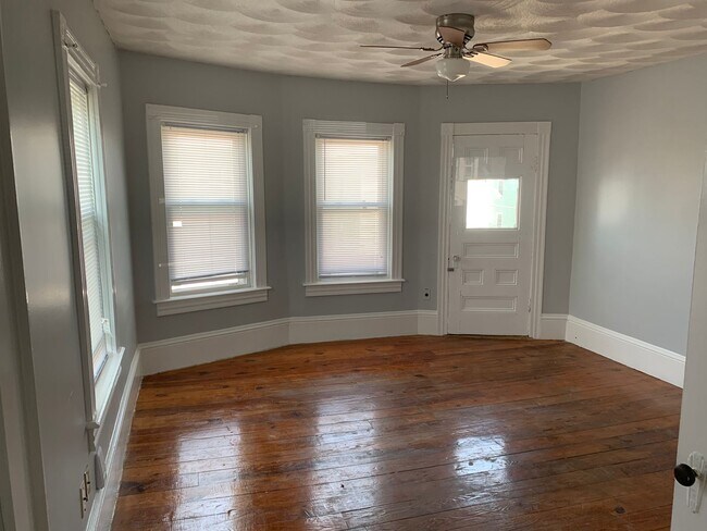Building Photo - 146 Tremont St