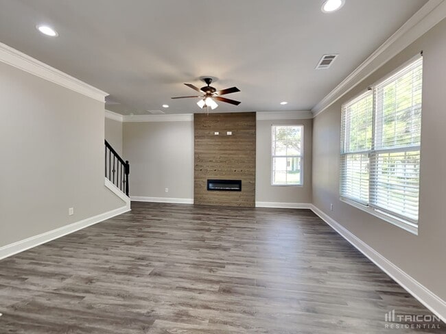 Building Photo - 115 Glenview Dr