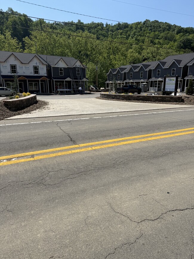 Foto del edificio - 6290 Davis Creek Rd
