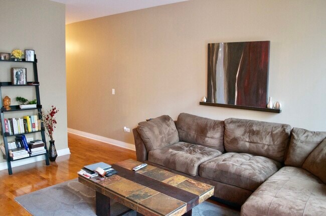 Foto del edificio - 565 W Quincy St