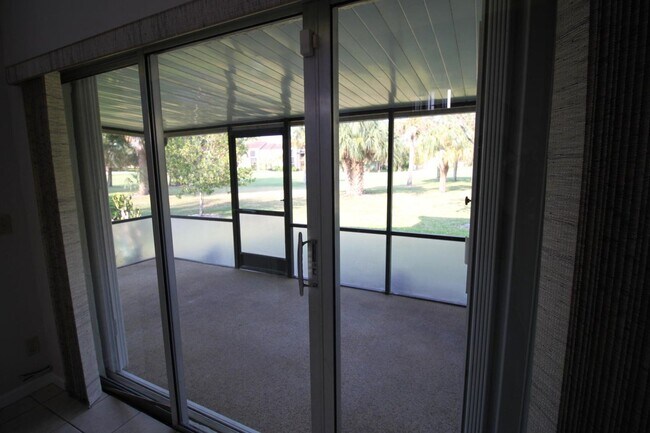 Foto del edificio - 7342 Pinewalk Dr S