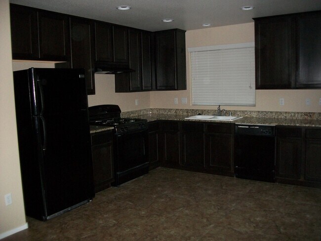 Foto del edificio - Beautiful 4 Bedroom Home with Granite Coun...