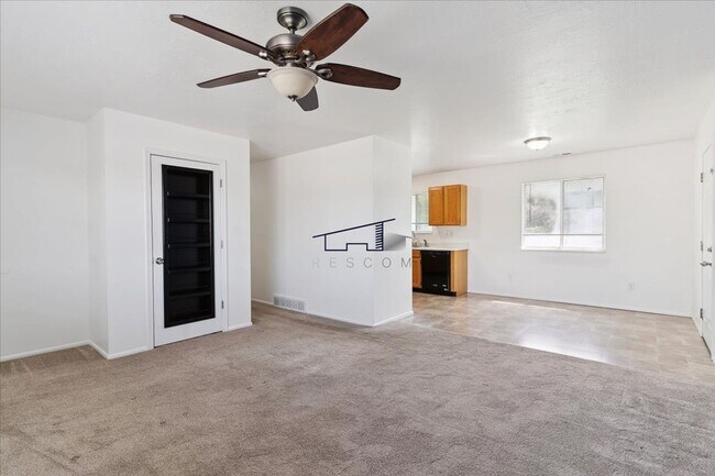 Building Photo - Centerville 3 Bedroom 2 Bathroom Home Available!