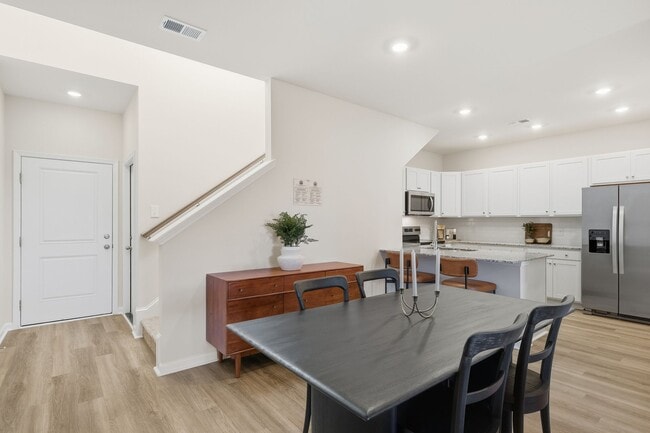 Building Photo - Wrens Hollow