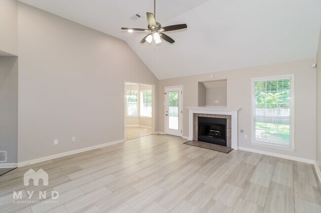 Foto del edificio - 240 Winding Creek Dr