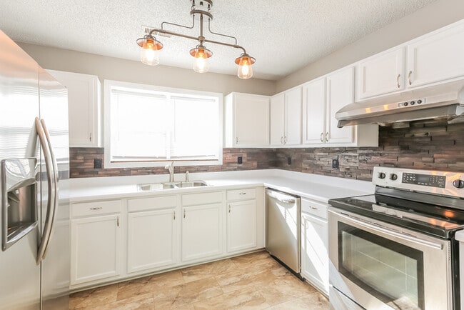 Building Photo - 206 Glenlea Ln