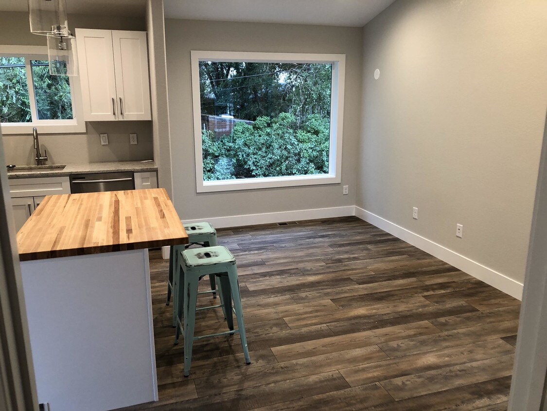 Foto principal - 304 E Elm St