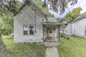 Building Photo - 628 W Memorial Dr