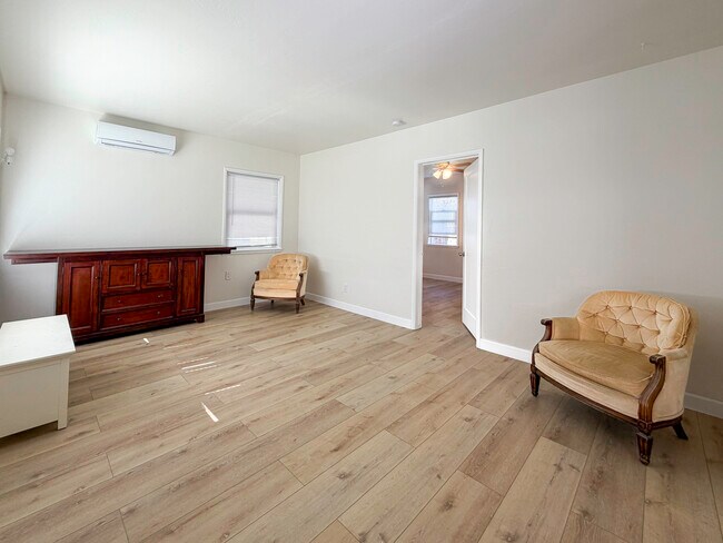 Foto del edificio - 1722 E Victoria Ave