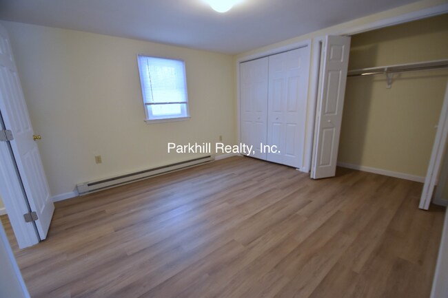 Foto del edificio - 6 Oakwood Dr