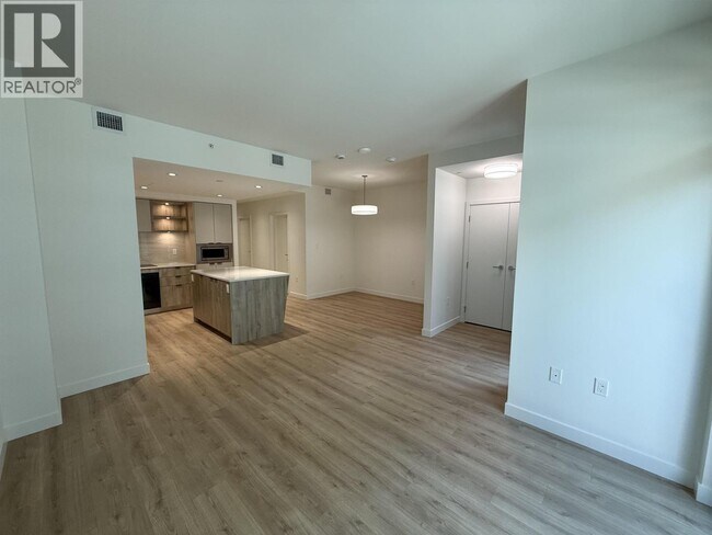 Building Photo - 755 Harbourside Dr