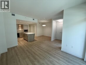 Building Photo - 755 Harbourside Dr