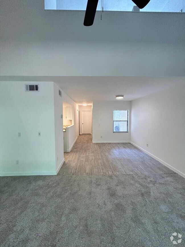 Building Photo - 7200 SW 8th Ave