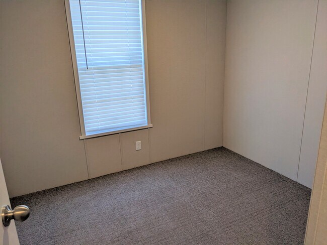 Foto del edificio - 300 Forrest Ave