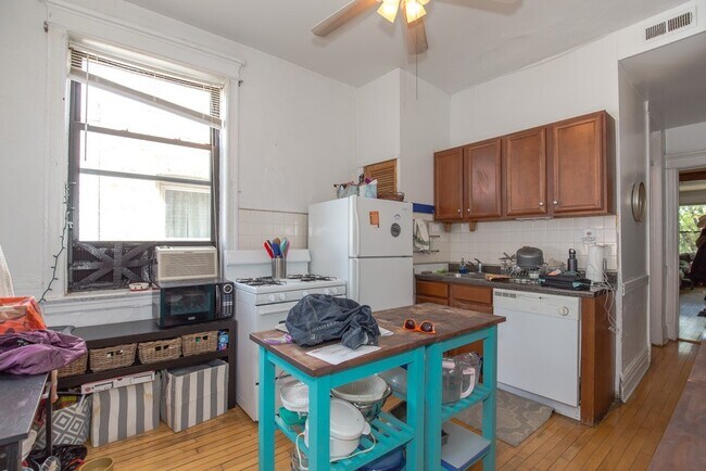 Building Photo - 3620 N Hermitage Ave